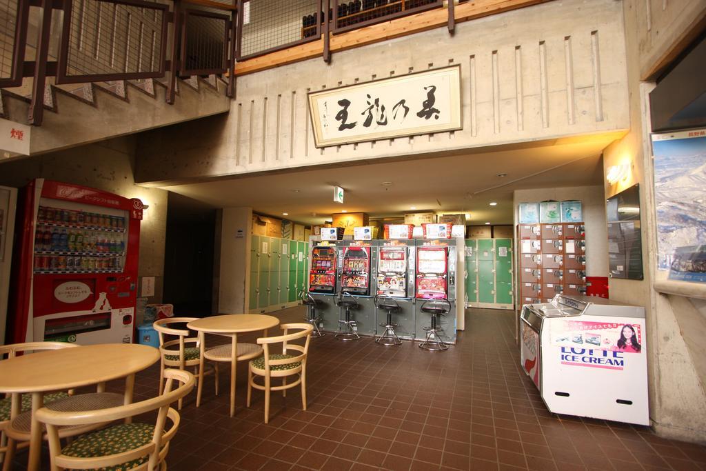 Hotel Chalet Ryuo Yamanouchi  Exterior photo